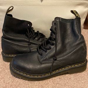 Doc Marten smooth leather lace up.